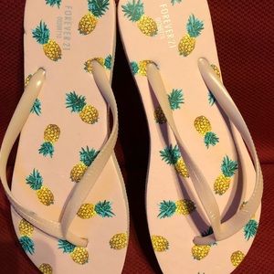 Pineapple flip flops - pink